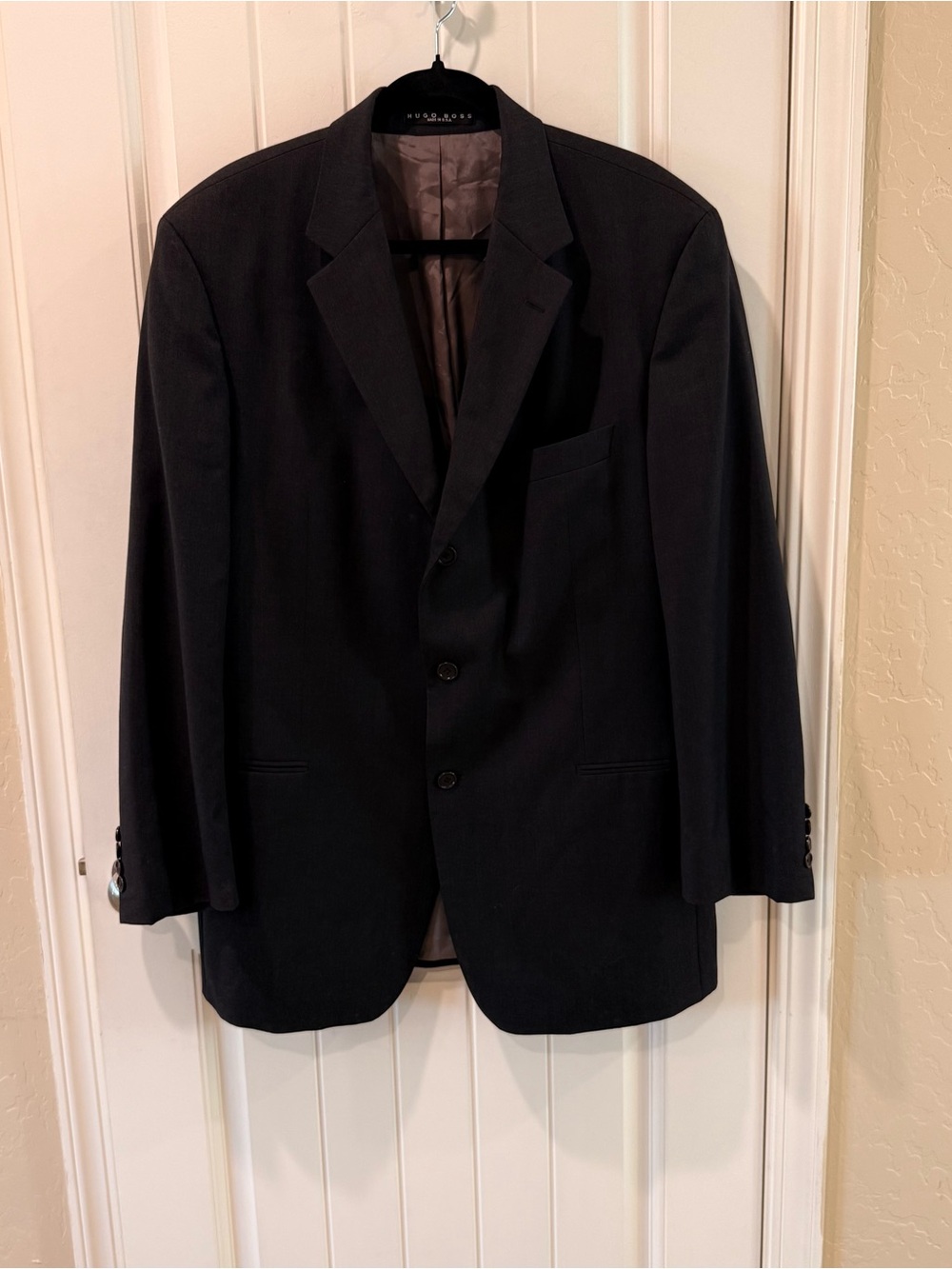 Hugo Boss Black Three-Button Men's Suit Jacket 44R needs cleaned - Picture 2 of 14